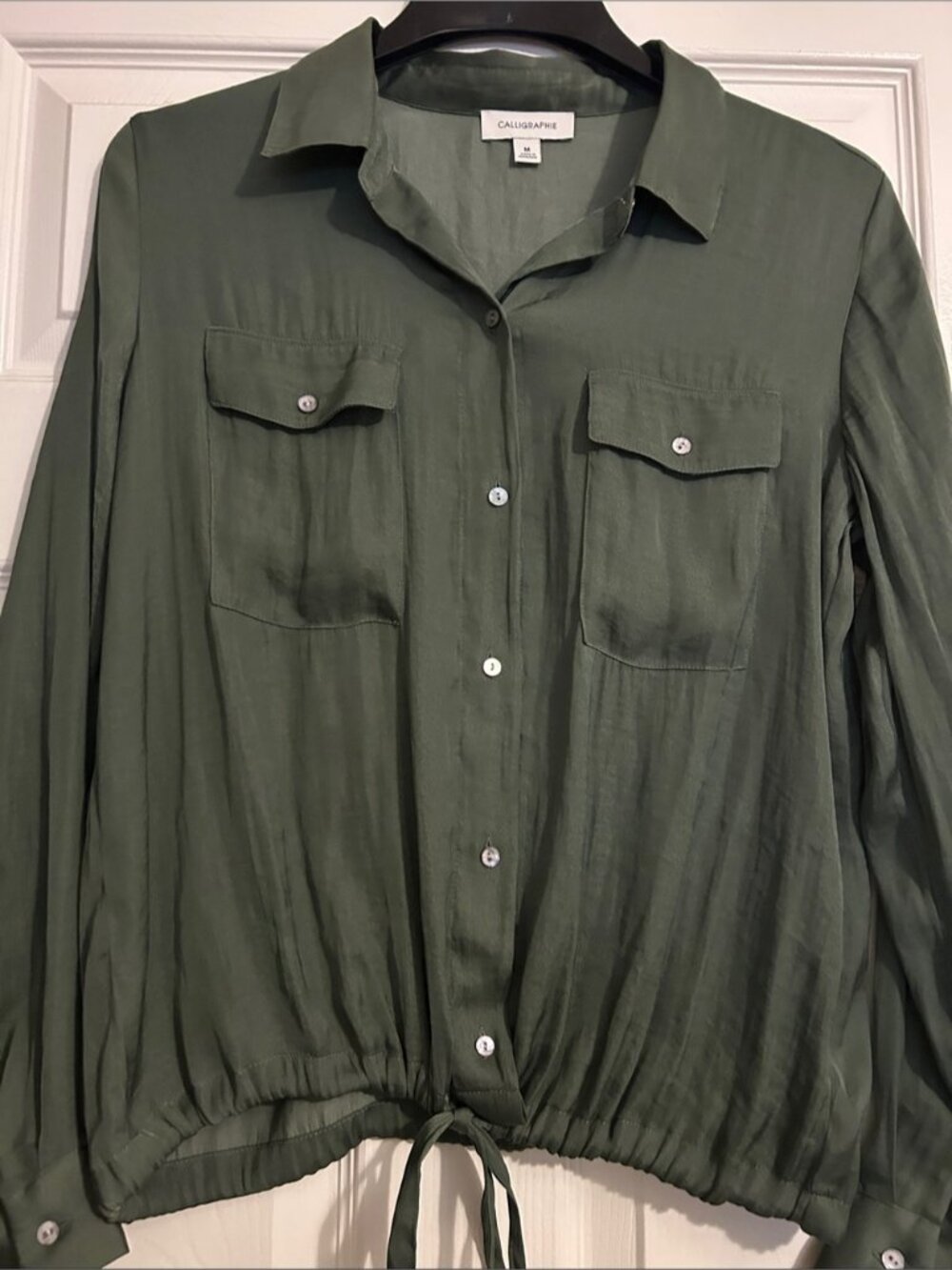 Calligraphie Olive Green Button-Front Tie-Hem Women's Shirt - Medium